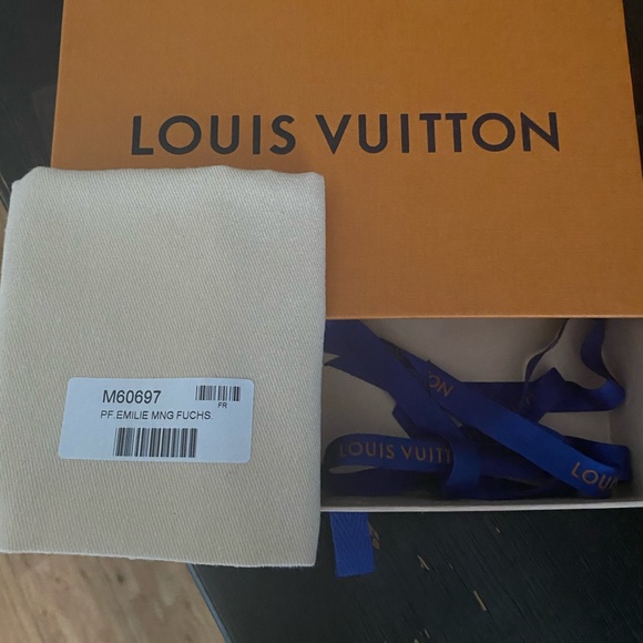 Authentic Louis Vuitton Passport Holder - Picture 3 of 7